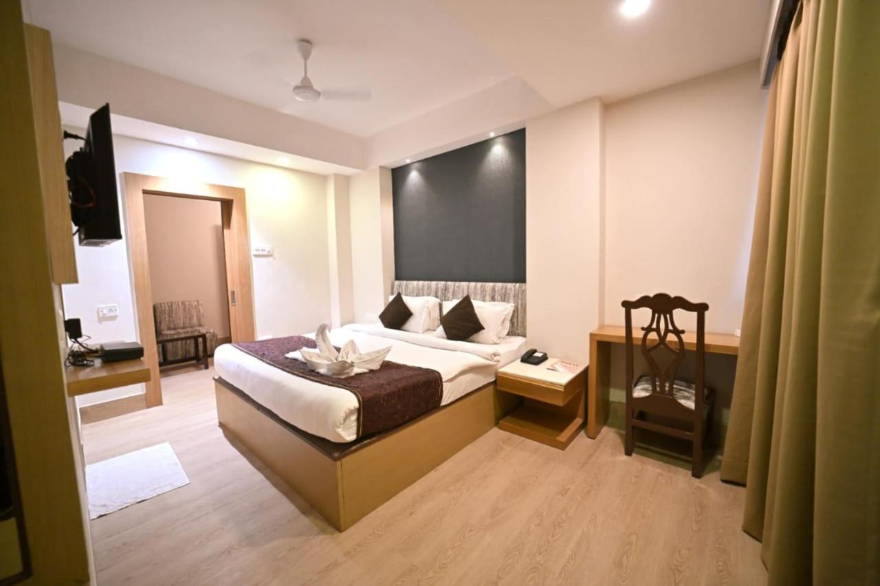 Hotel Prag Continental Guwahati Zewnętrze zdjęcie