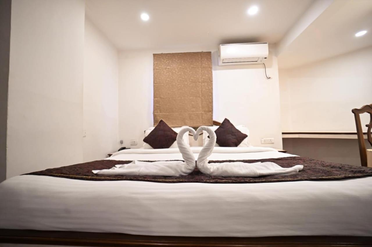 Hotel Prag Continental Guwahati Zewnętrze zdjęcie