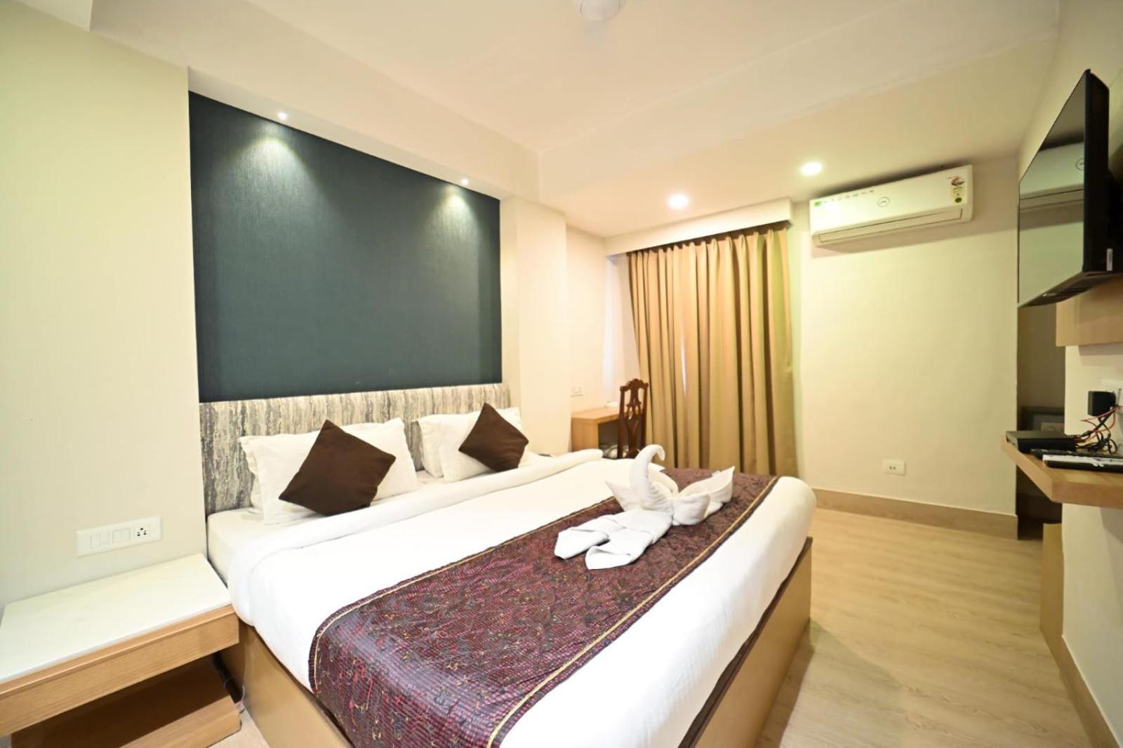 Hotel Prag Continental Guwahati Zewnętrze zdjęcie