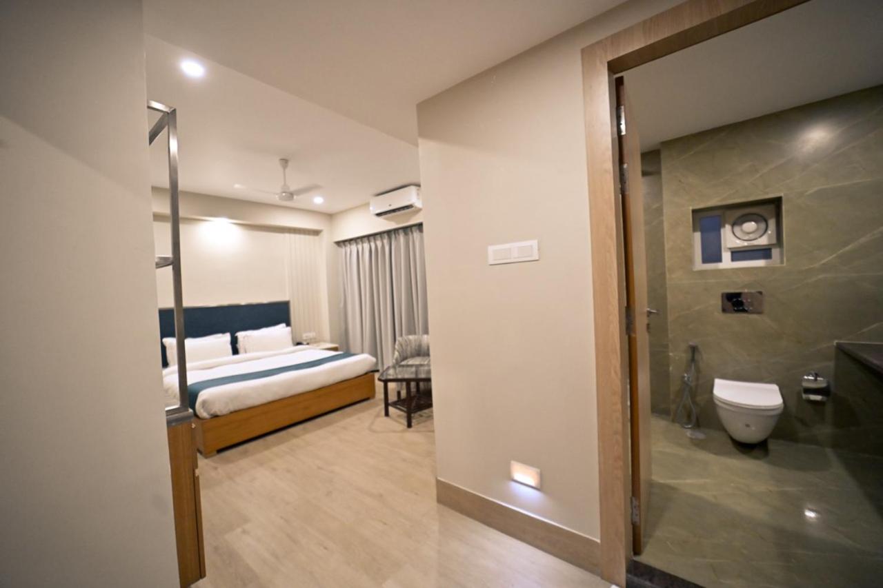Hotel Prag Continental Guwahati Zewnętrze zdjęcie