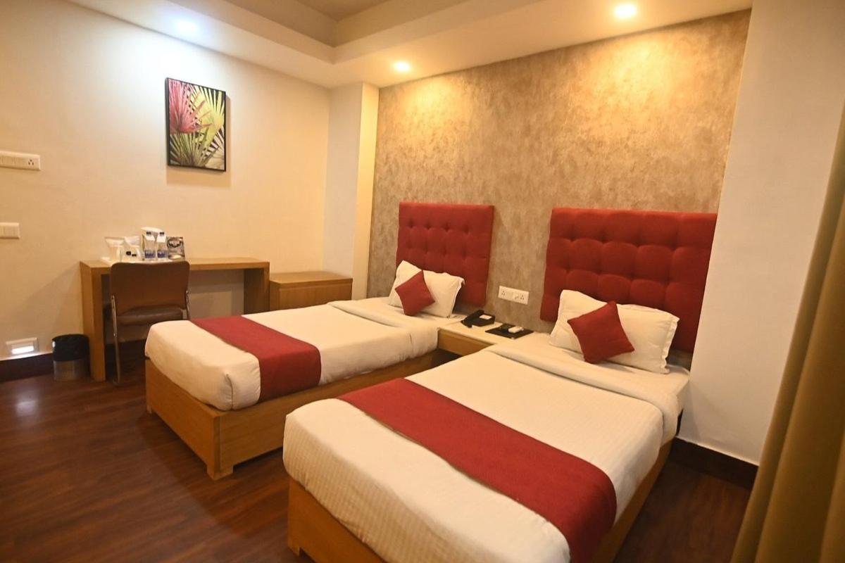 Hotel Prag Continental Guwahati Zewnętrze zdjęcie