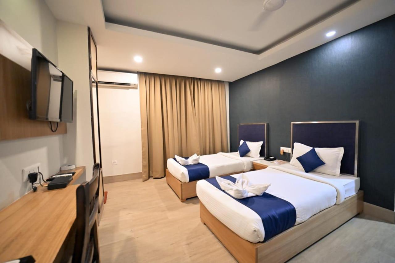 Hotel Prag Continental Guwahati Zewnętrze zdjęcie
