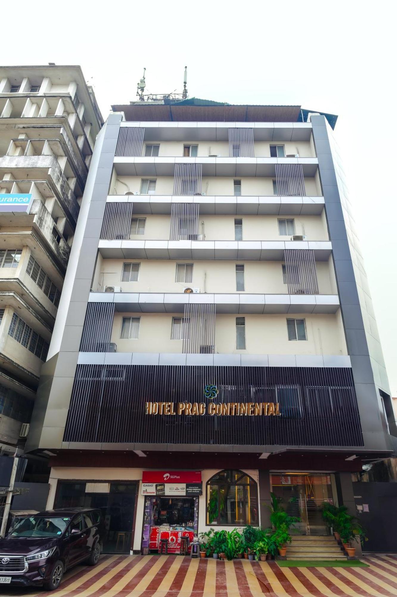 Hotel Prag Continental Guwahati Zewnętrze zdjęcie