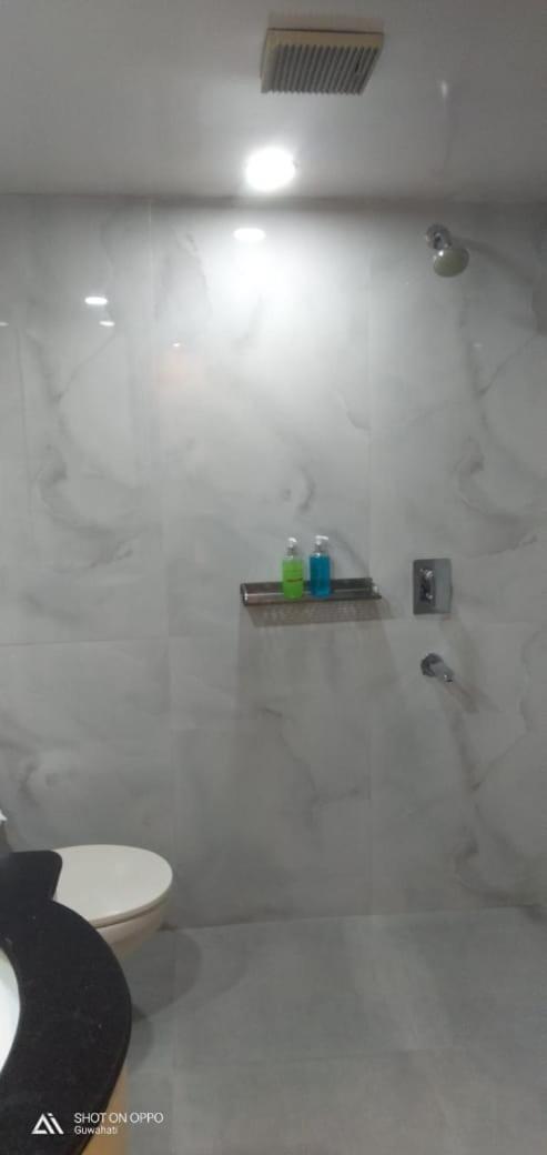 Hotel Prag Continental Guwahati Zewnętrze zdjęcie