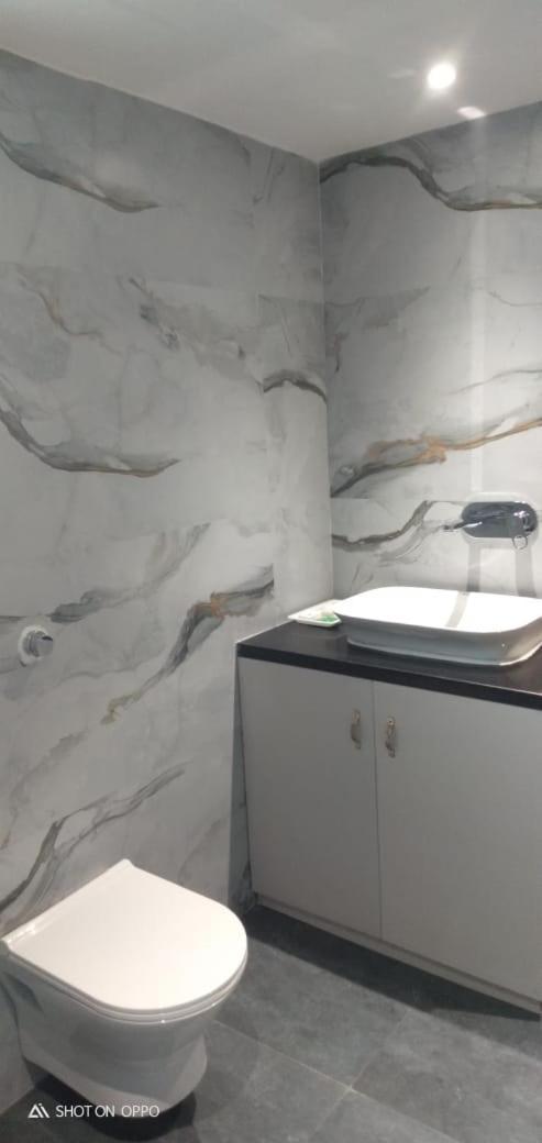 Hotel Prag Continental Guwahati Zewnętrze zdjęcie
