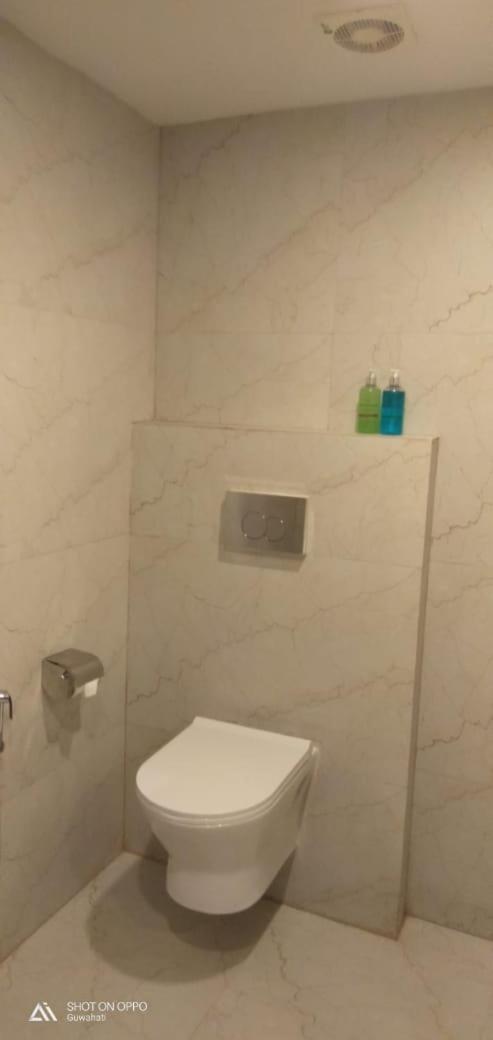 Hotel Prag Continental Guwahati Zewnętrze zdjęcie