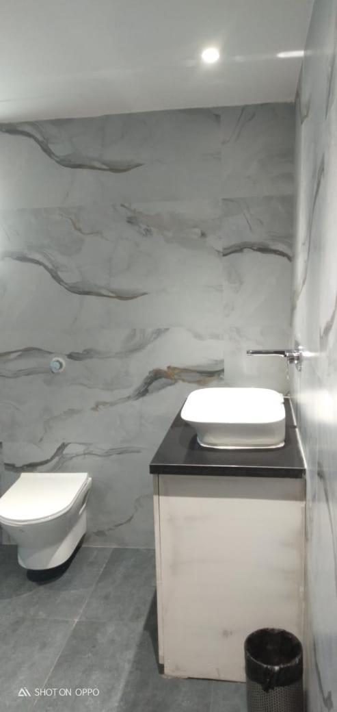 Hotel Prag Continental Guwahati Zewnętrze zdjęcie