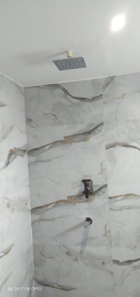 Hotel Prag Continental Guwahati Zewnętrze zdjęcie