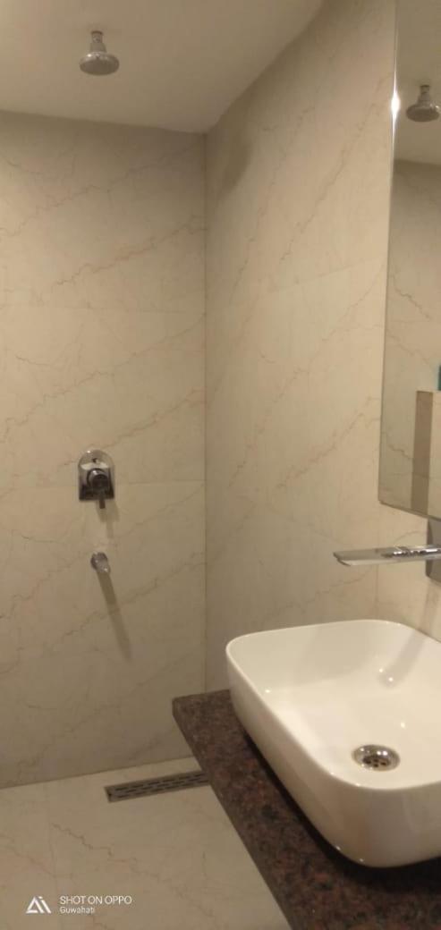 Hotel Prag Continental Guwahati Zewnętrze zdjęcie
